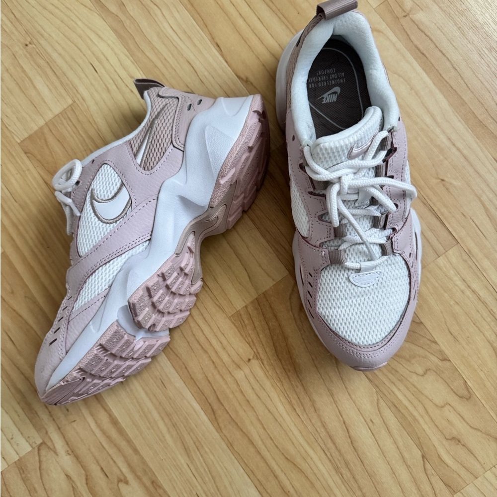 Air Nike Retro Pink and White Athletic Sneakers Chunky  NWOT - Picture 3 of 10